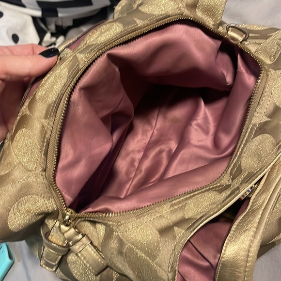 Coach - Boho Gold 3 pocket shoulder Bag. Dust bag not included - Picture 6 of 16